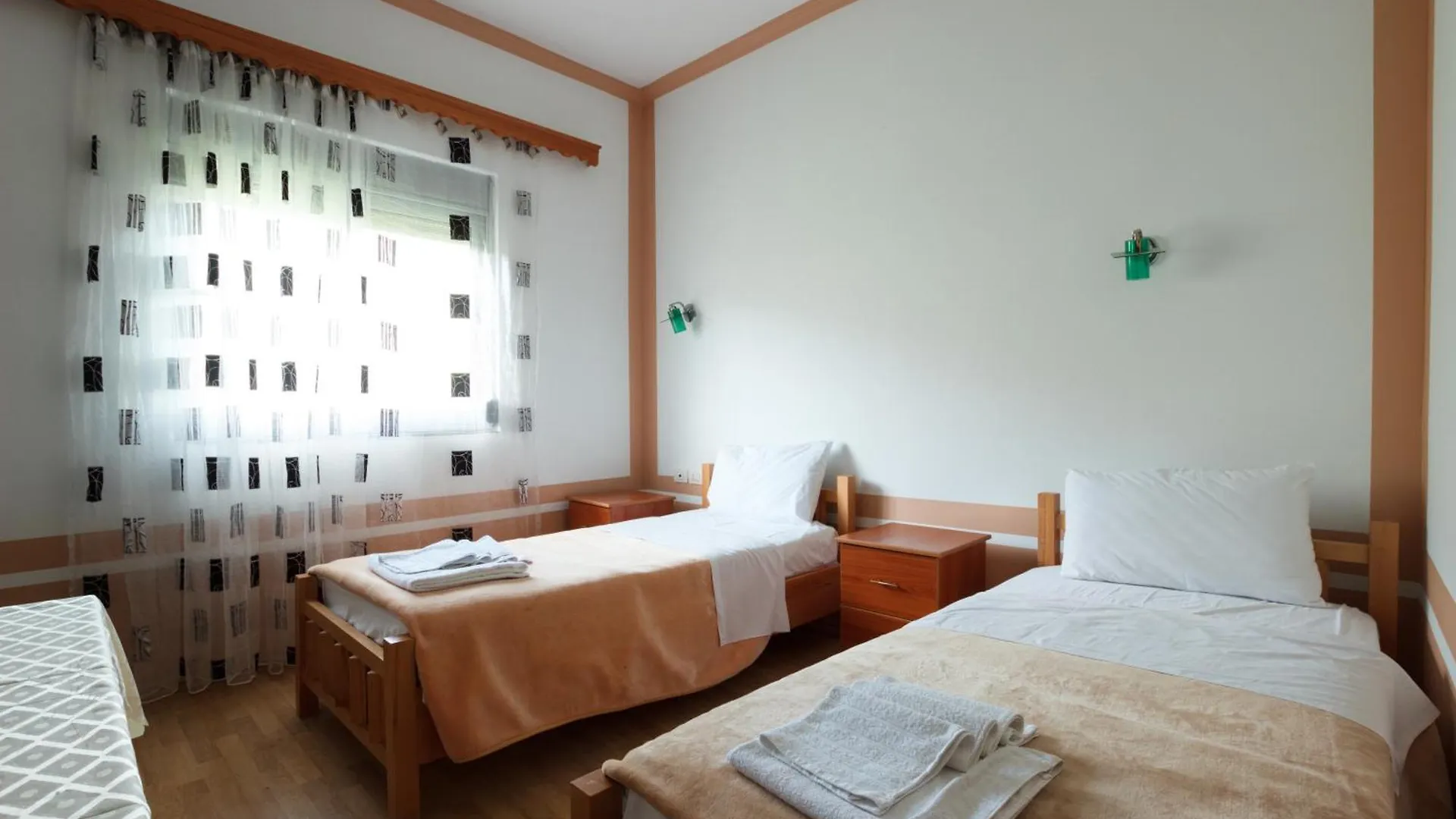 Autogrill Hotel Restaurant & Camping Lekel 3*,  Albania